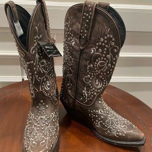 NWT Women’s Embellished Brown Western Boots Size 6 Mid Calf,  Poron Tech…
